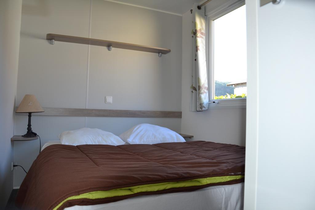 Готель Camping La Mare Aux Fees Roquefeuil Екстер'єр фото