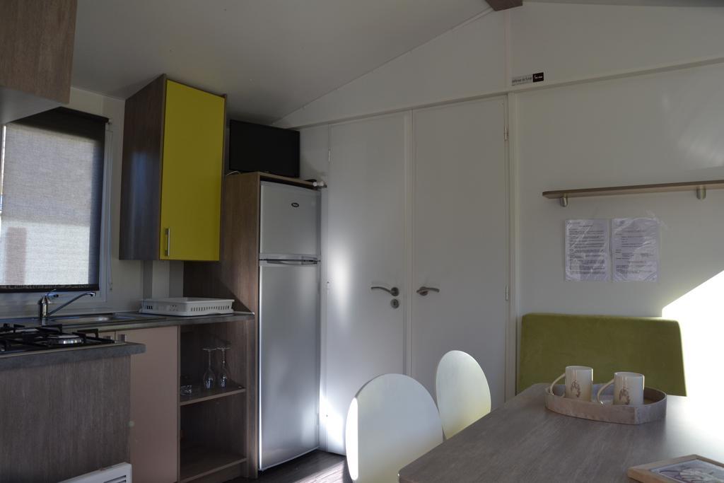 Готель Camping La Mare Aux Fees Roquefeuil Екстер'єр фото
