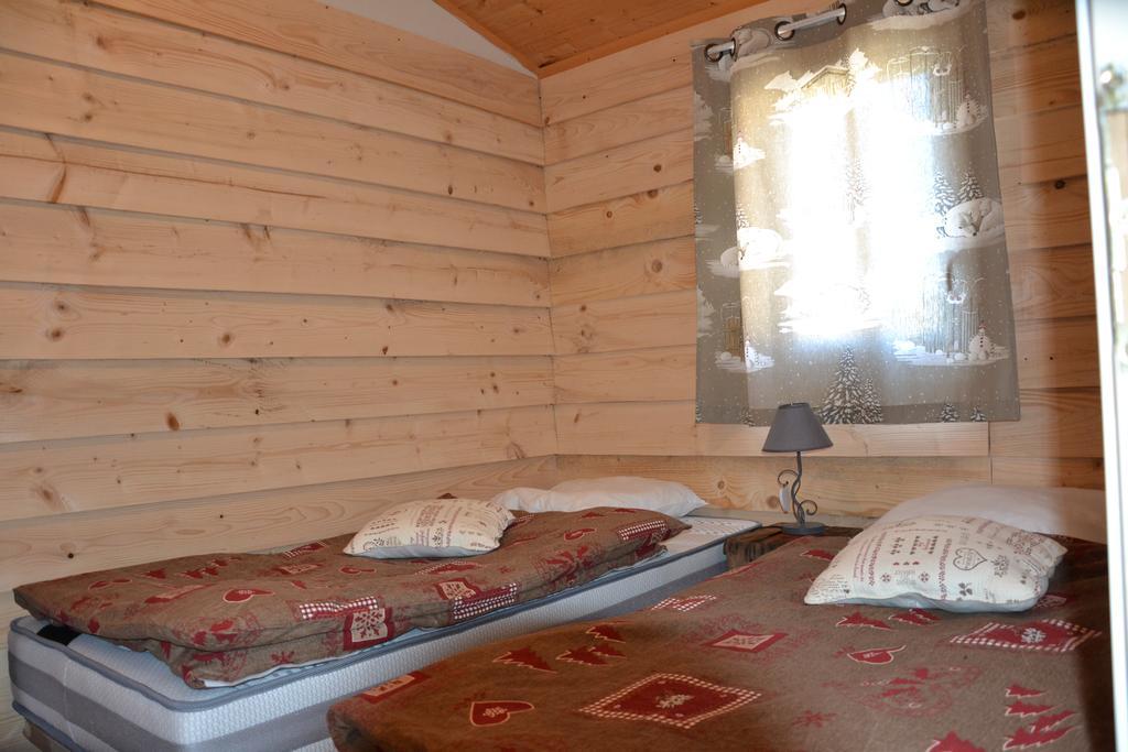 Готель Camping La Mare Aux Fees Roquefeuil Екстер'єр фото