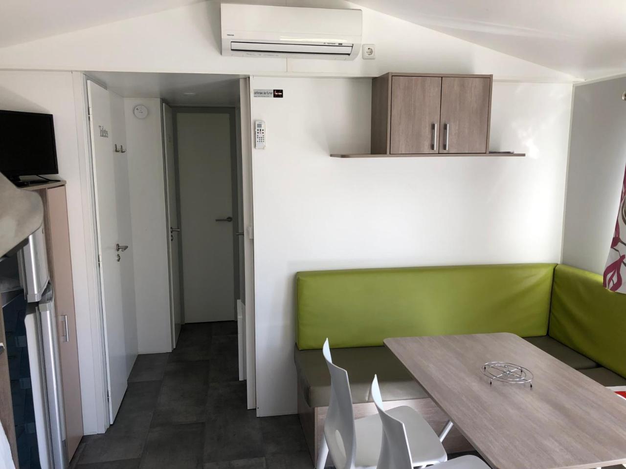 Готель Camping La Mare Aux Fees Roquefeuil Екстер'єр фото